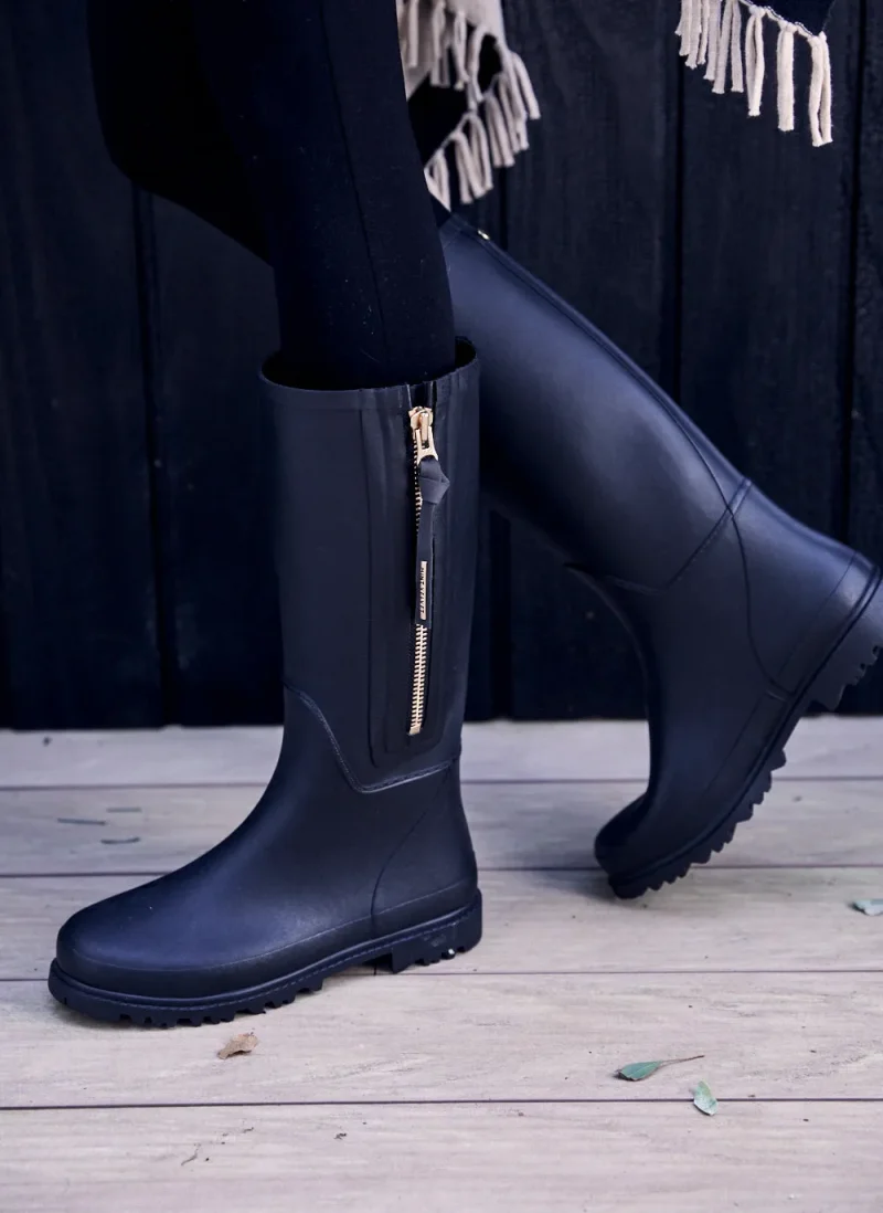 black april zip up wellies