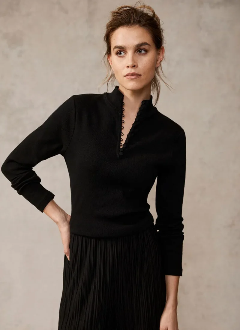 black rouleau top with buttons