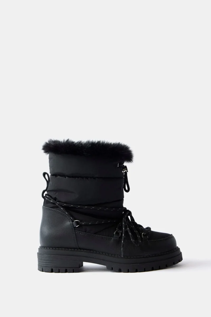 black textured snow boots for winter