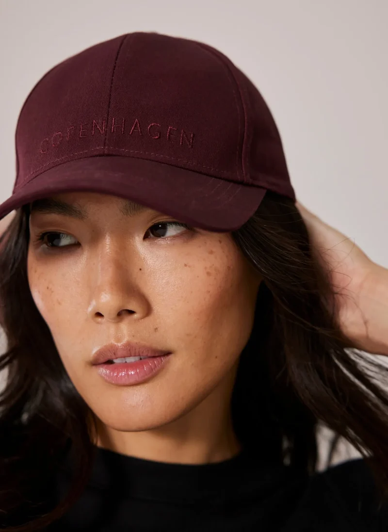 burgundy slogan cap by copenhagen