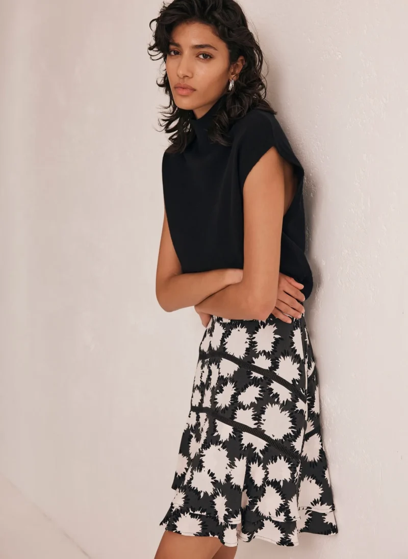 elegant black abstract mini skirt