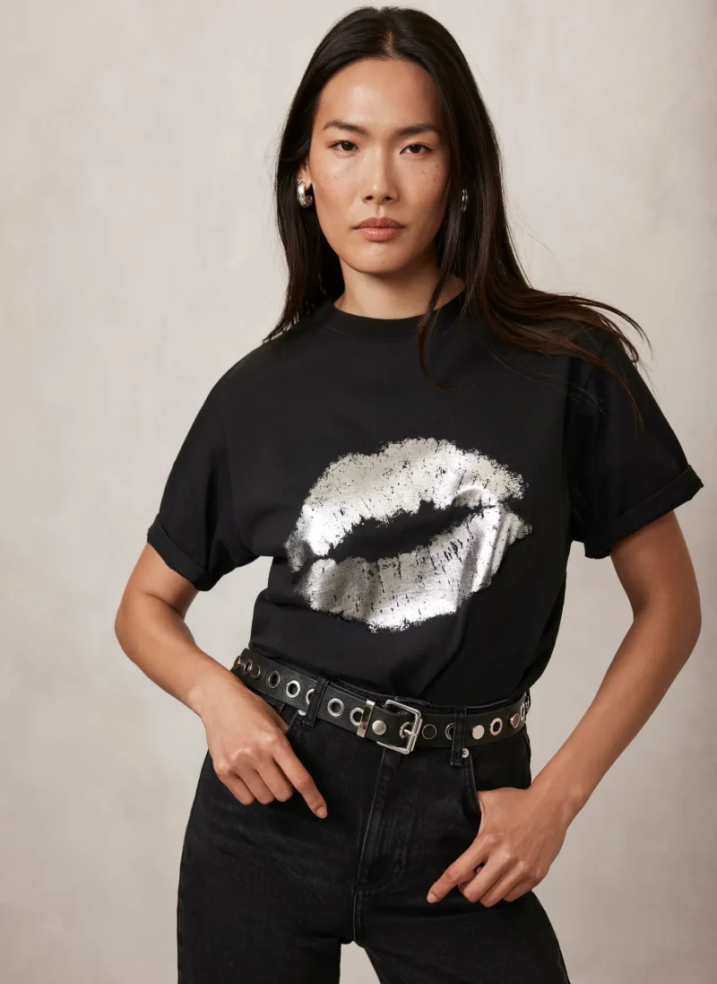 metallic black lip graphic tee