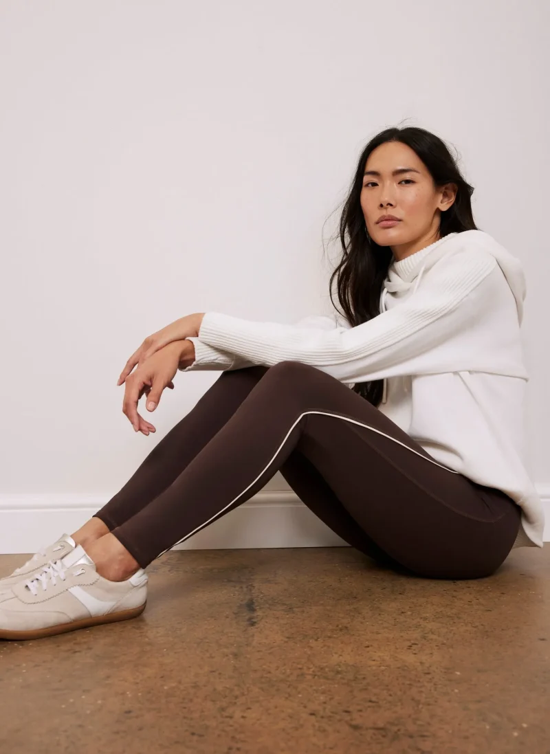 seamless brown leggings with stylish detail