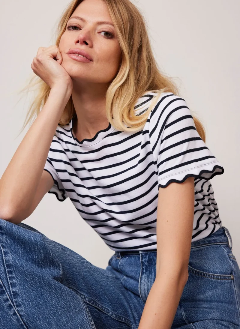 striped scallop trim t shirt in cream